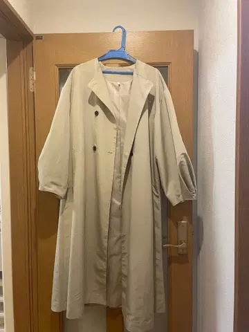 코카 볼륨 슬리브 노카라 트렌치코트