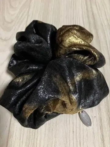 newi 가을/겨울 한정판 미디엄 스크런치 블랙 골드