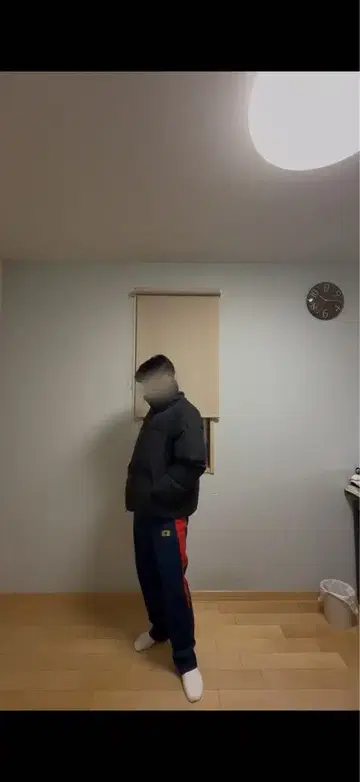 LILL 블랙 다운 자켓 M 사이즈 드로 코드 포함