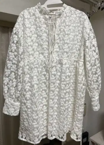 ZARA 화이트 플라워 레이스 긴팔 상의