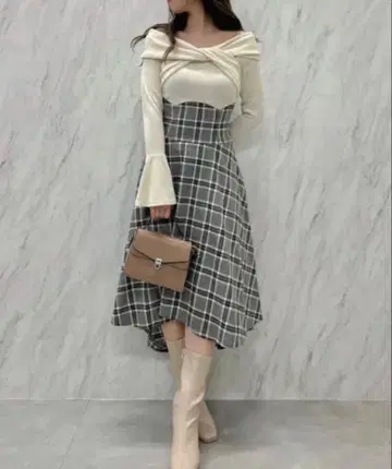 dazzlin 트위스트 크로스 도킹 원피스 S