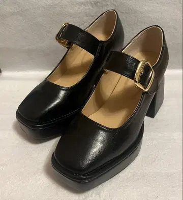 원 스트랩 통굽 힐 펌프스/an another angelus 블랙