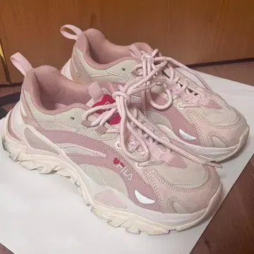 FILA 하트 스니커즈