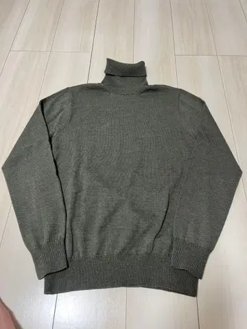 리나셰테 터틀넥 니트