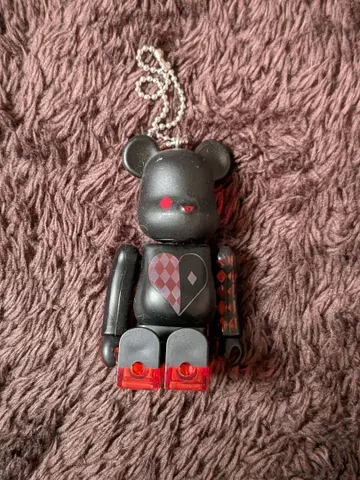 트위스티드 원더랜드 곰 베어브릭 한정판 콜라보