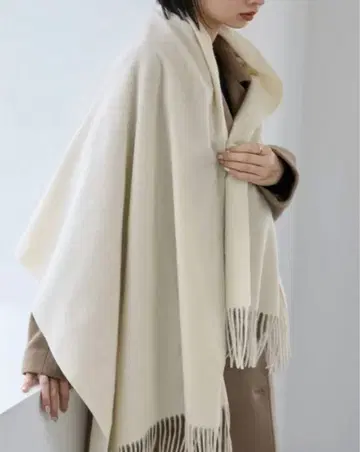 La Totalite 캐시미어 스톨 화이트