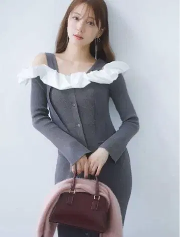 SNIDEL 프릴 도킹 오프숄더 니트 원피스 GRY