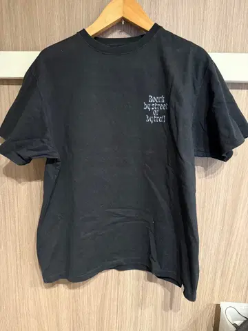 ROARK 블랙 T셔츠