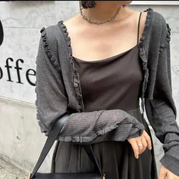 코코딜 프릴 디자인 리본 가디건