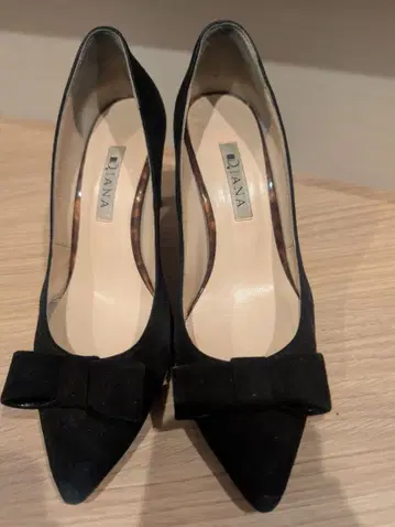 DIANA 블랙 스웨이드 하이힐 리본 포함