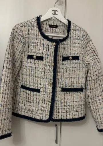 반짝이는 라메 트위드 노카라 자켓