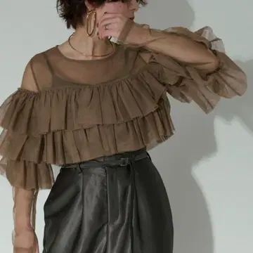 브라운 프릴 시스루 긴팔 상의