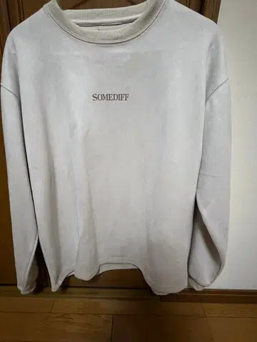 SOMEDIFF 화이트 맨투맨
