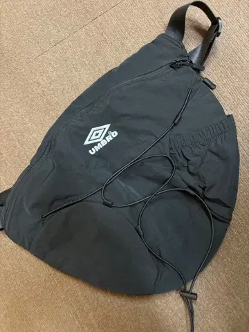UMBRO 블랙 숄더백
