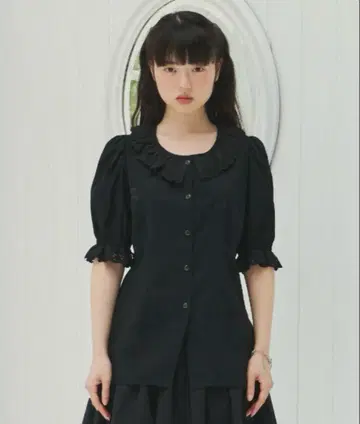 GIUNON 자수 프릴 퍼프 블라우스