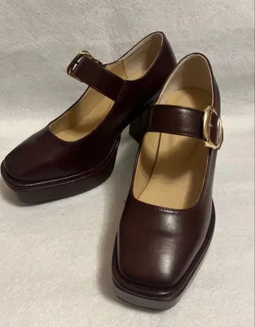 원 스트랩 통굽 힐 펌프스 / an another angelus 브라운