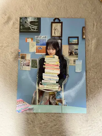 THE STORY GOES ON 특전 A5 사이즈 엽서 허벅지