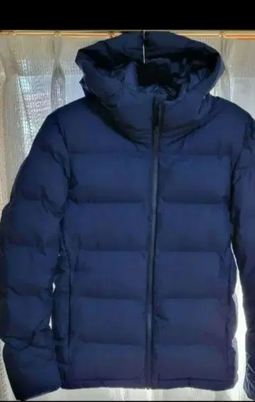 새상품급 UNIQLO 심리스 다운 M 유니클로 남성용 블루 네이비