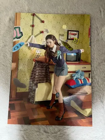 THE STORY GOES ON 특전 A5 사이즈 엽서 사나