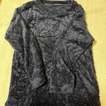 다크 그레이 퍼 소재 스웨터 L 사이즈