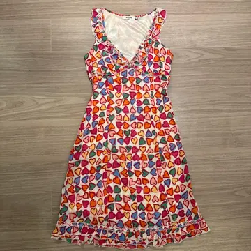 MOSCHINO JEANS 하트 무늬 슬리브리스 원피스