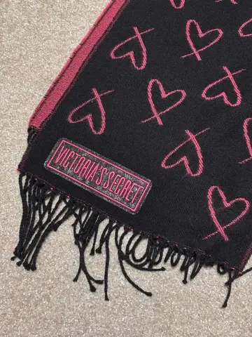 빅토리아 시크릿 하트 무늬 머플러