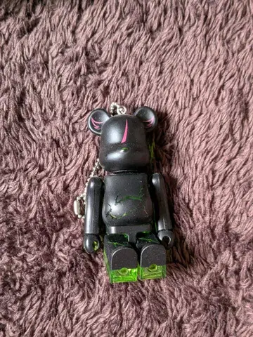 트위스티드 원더랜드 곰 베어브릭 한정판 콜라보