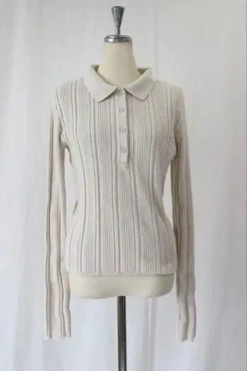 미사용 새상품 [ Jilky ] 랜덤 리브 폴로 니트 오트밀