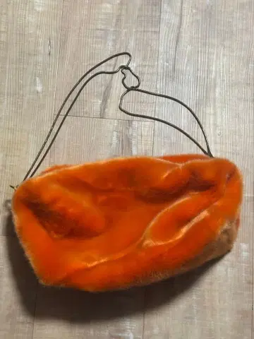 a point etc. 오렌지 퍼 핸드백