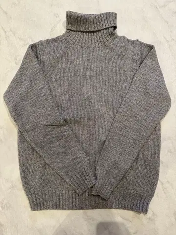 힐튼 아오야마 토가 니트 그레이 터틀넥 스웨터 S 사이즈