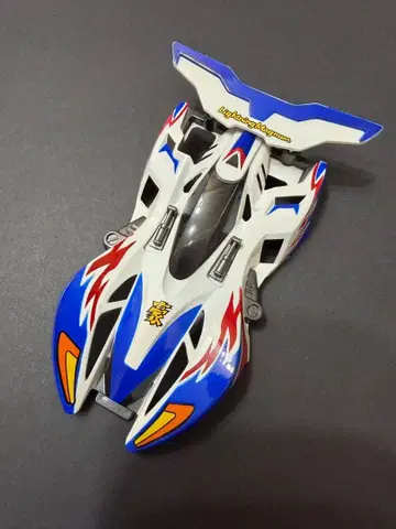 미니 사륜구동 라이트닝 매그넘 플라스틱 바디 도색 완료