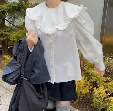 새상품급 Bibiy. FRANCESCA BLOUSE 옷깃 프릴 블라우스