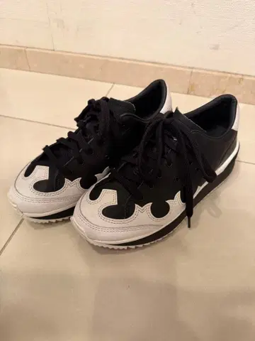 오니츠카타이거 스니커즈