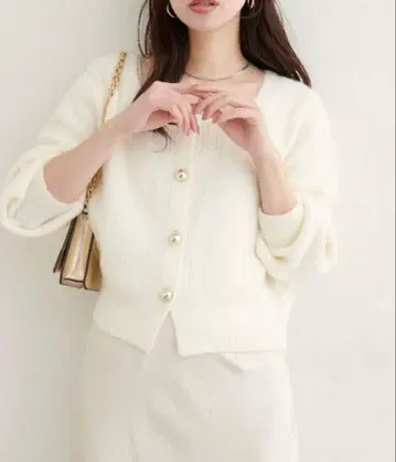 natural couture 코로링 버튼 스퀘어 넥 가디건