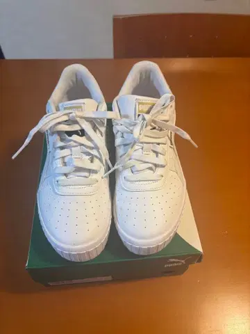 Puma 통굽 화이트 스니커즈