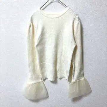 [ 리디 ] 리브 니트 튤 소매 프릴 타이트 신축성 화이트 긴팔