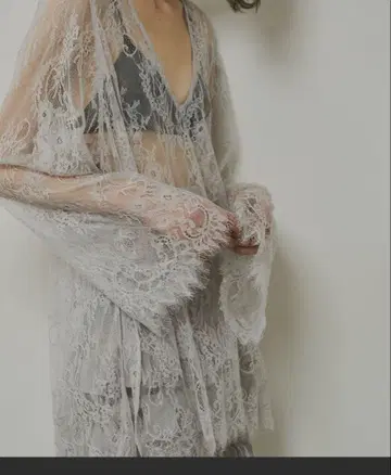 미사용 새상품 전체 레이스 V넥 오버 긴팔 상의