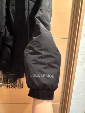 LULULEMON 후드 부착 블랙 다운 자켓