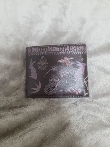 Paul Smith 페이즐리 무늬 이단 접이식 지갑