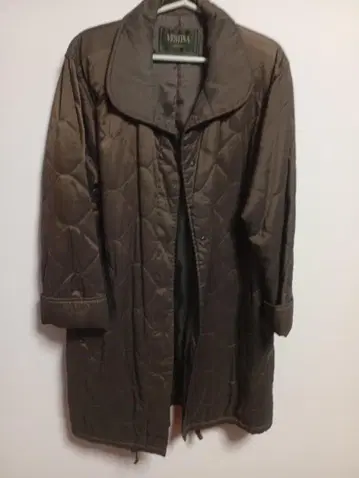 VESTINA 도쿄 스타일 광택 있는 브라운 퀼팅 다운 자켓