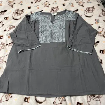 TITICACA 그레이 자수 튜닉