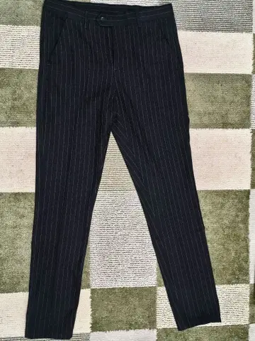 다크 그레이 스트라이프 슬랙스 사이즈 31