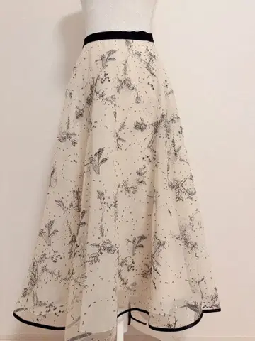 새상품급 CELFORD 전개 튤 플레어 스커트 38 LBEG