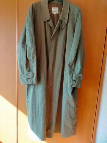 [ 구제 의류 ] 흐물흐물한 느낌의 롱 레인코트 짙은 녹색 중고