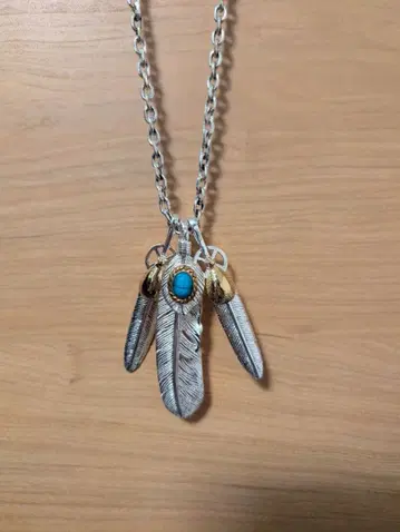 페더 터콰이즈 하트 휠 목걸이