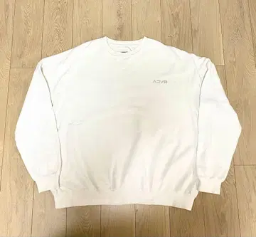 RVCA 화이트 맨투맨 트레이닝복 냅핑 가공