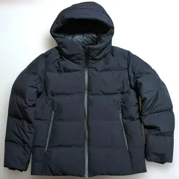 유니클로 심리스 다운 후드티 자켓 블랙 남성용 L 사이즈