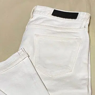 KURO 화이트 데님 DIAMANTE