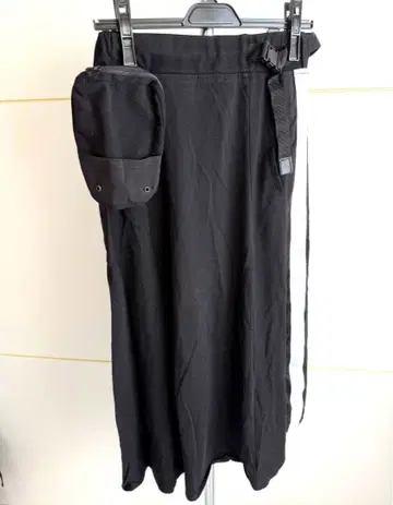 LASUD 라슈드 웨스트 파우치 부착 사이드 라인 스커트