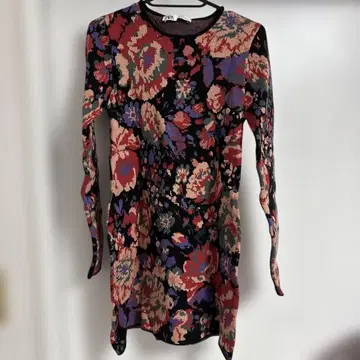 ZARA 플라워 프린트 긴팔 니트 원피스